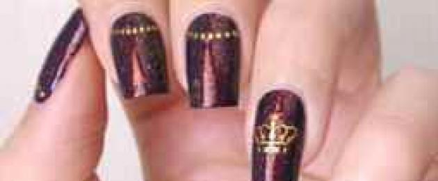 Дизайн ногтей с короной вконтакте. Как сделать красивый и яркий маникюр с короной? Красные ногти со стразами